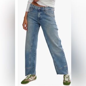 NWT We The Free Risk Taker Raw Hem Straight Classic Jeans sz 32 Blue
